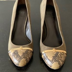 TORY BURCH Suede Pump, Wood Heel
